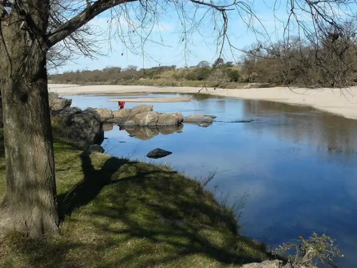 Lote con costa de rio